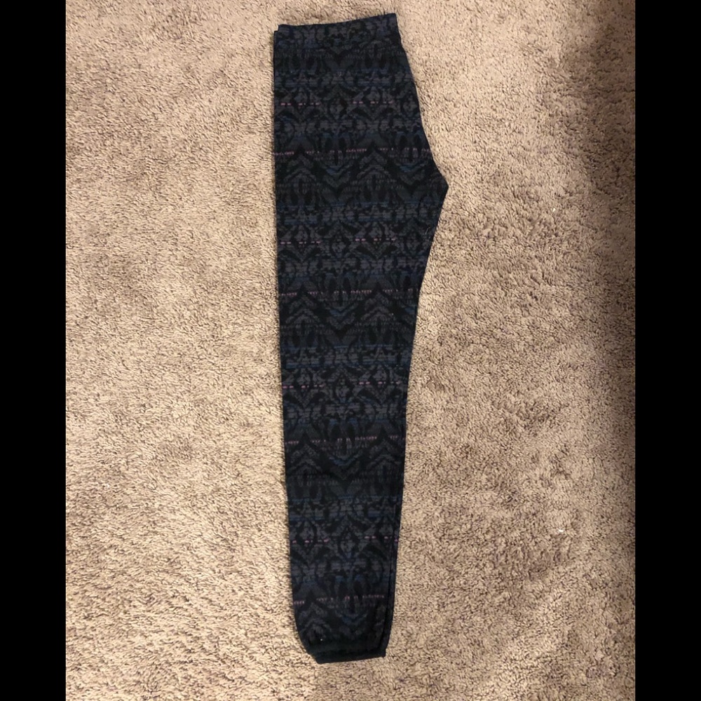 Geometric designed comfy fleece leggings